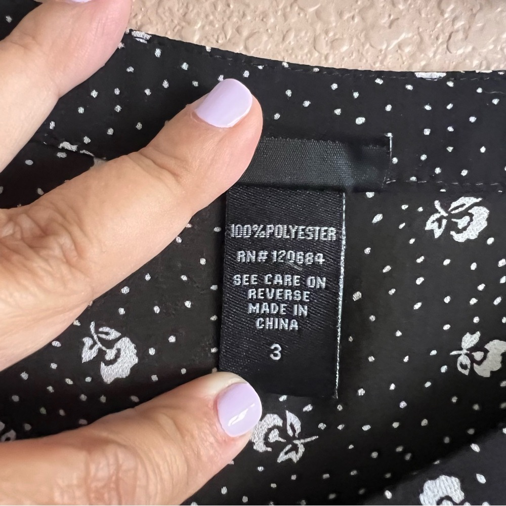 Torrid Black Pleated Long Sleeve Floral Blouse Size 3 - Picture 10 of 10